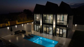 Hollywood Villa